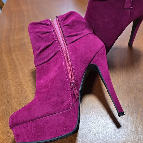 Women's Suede Ankle Boots - Fuchsia size 8 - Picture 4 of 7